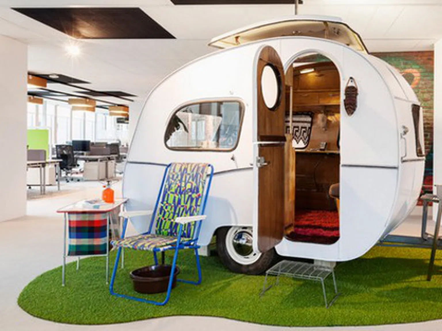Гараж – новият офис на Google в Амстердам