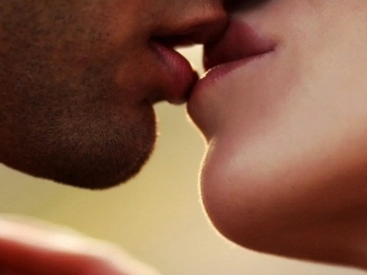 Двойките се целуват най-много в първите две години от връзката