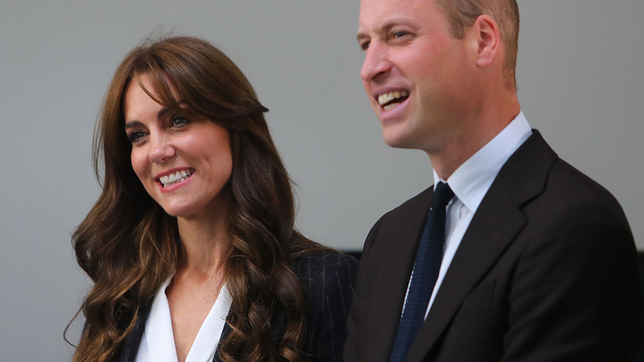 Принц Уилям вече се усмихва пред света: Връща ли се Кейт?