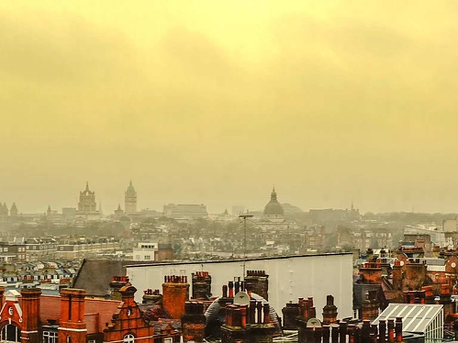Спри да дишаш и днес! Най-мръсният въздух в Европа е в София