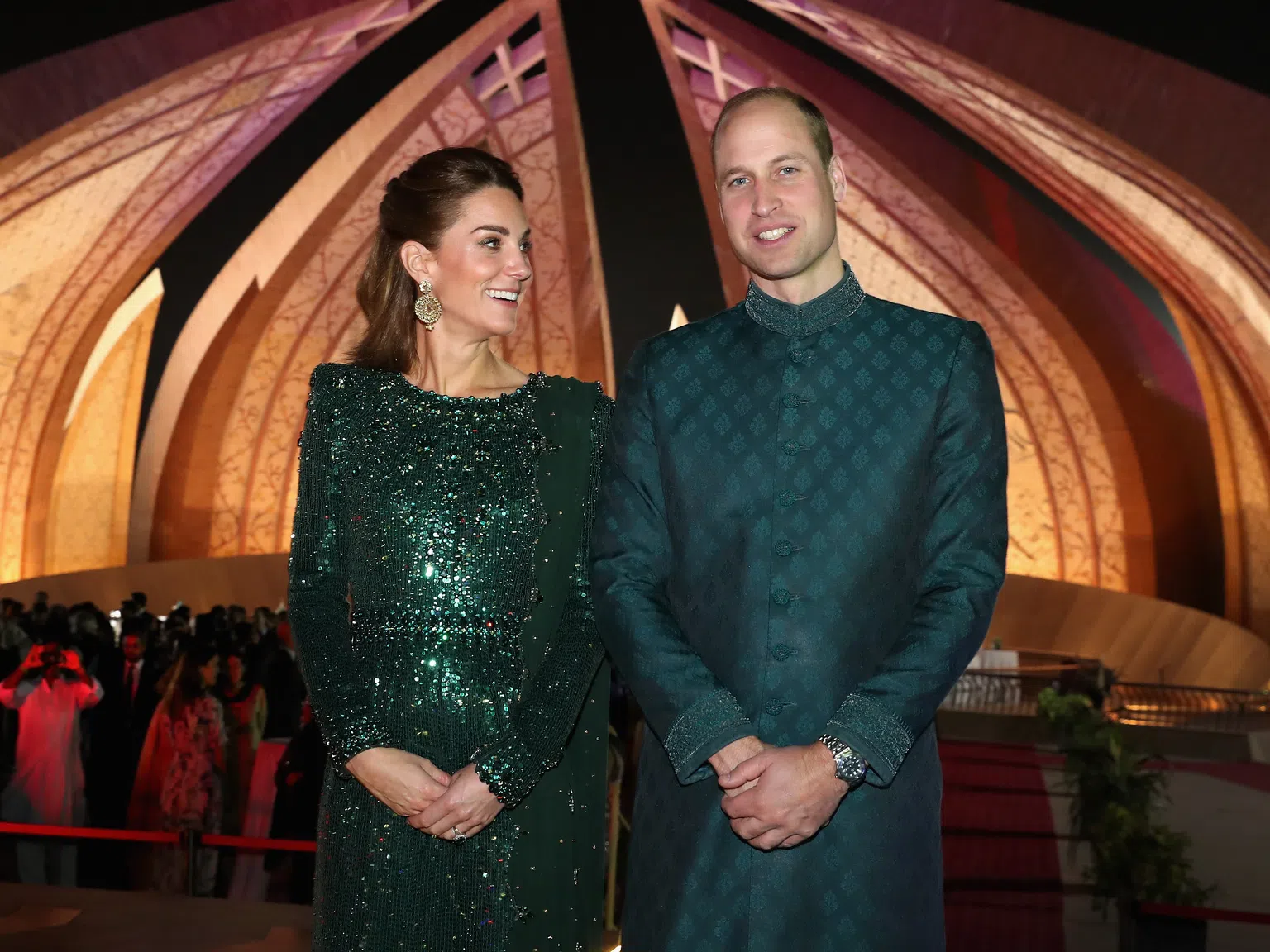 Кейт и Уилям сияят в Пакистан като истински болувидски звезди