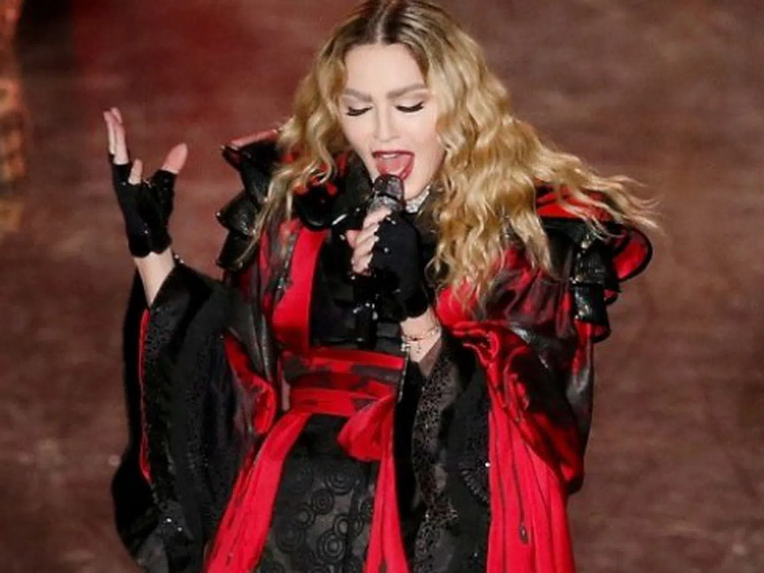 Мадона на последния си концерт: Господ ни изпраща болката, за да ни напомни, че сме хора