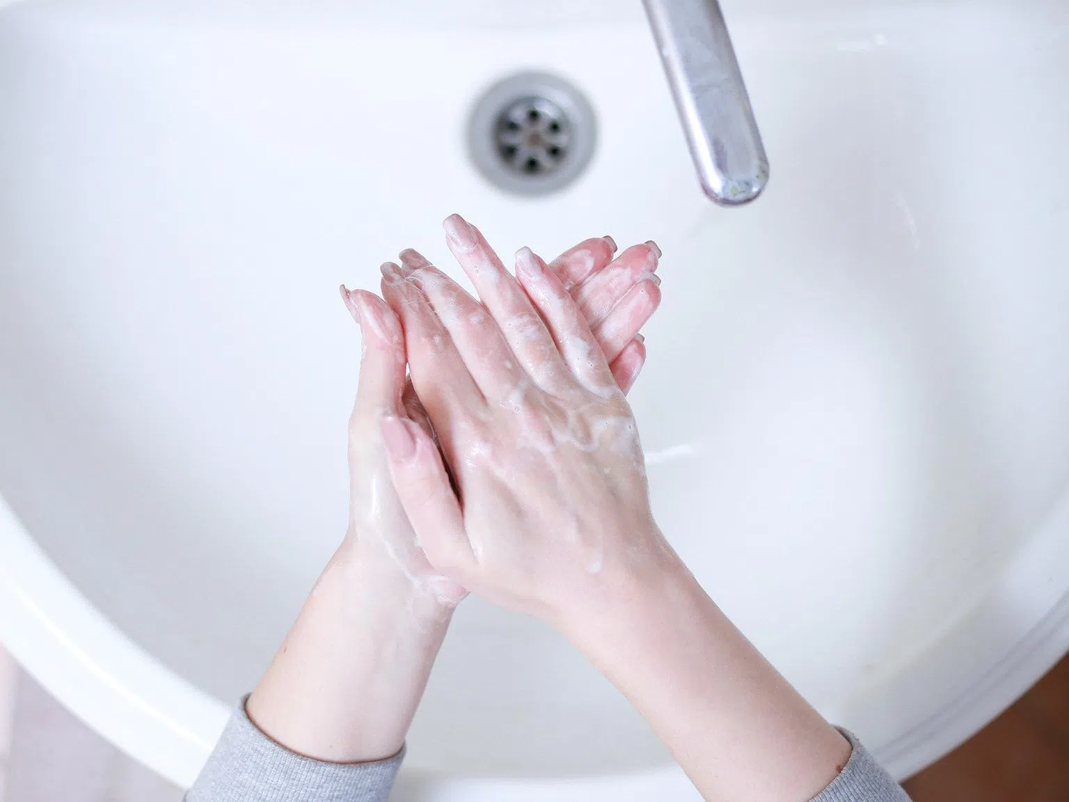 След докосването на кои неща трябва незабавно да мием ръцете си