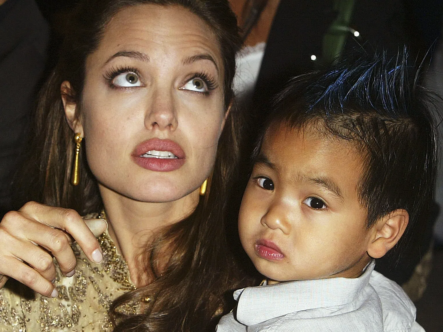 Анджелина Джоли се разплака на раздялата със сина си в Южна Корея