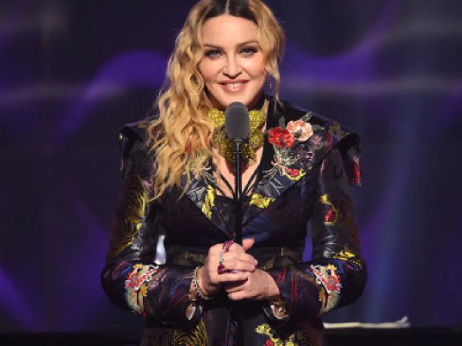 Разгневени фенове съдят Мадона