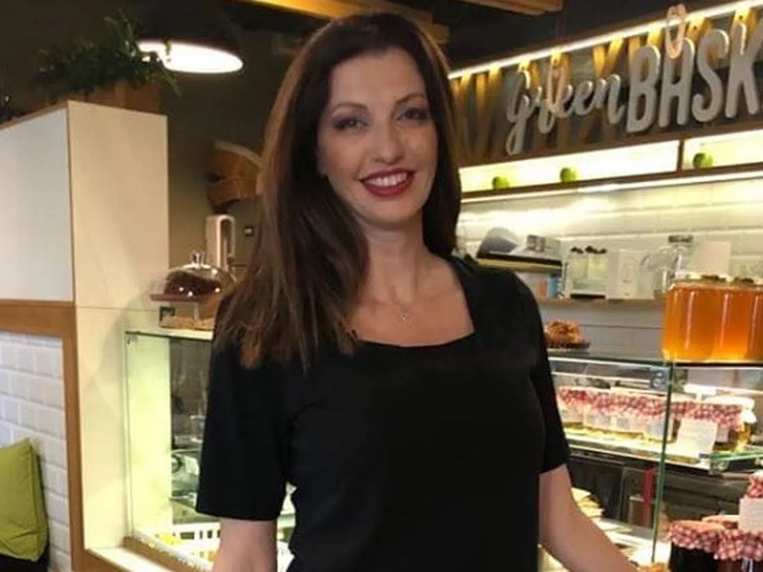 Мисис България Яна Средкова отваря пекарна във Виена