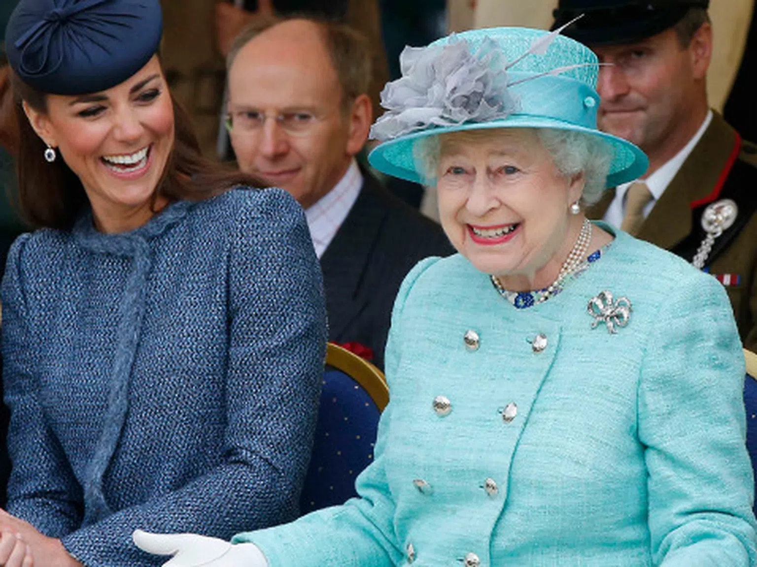 7 безумни теории на конспирацията в британското кралско семейство