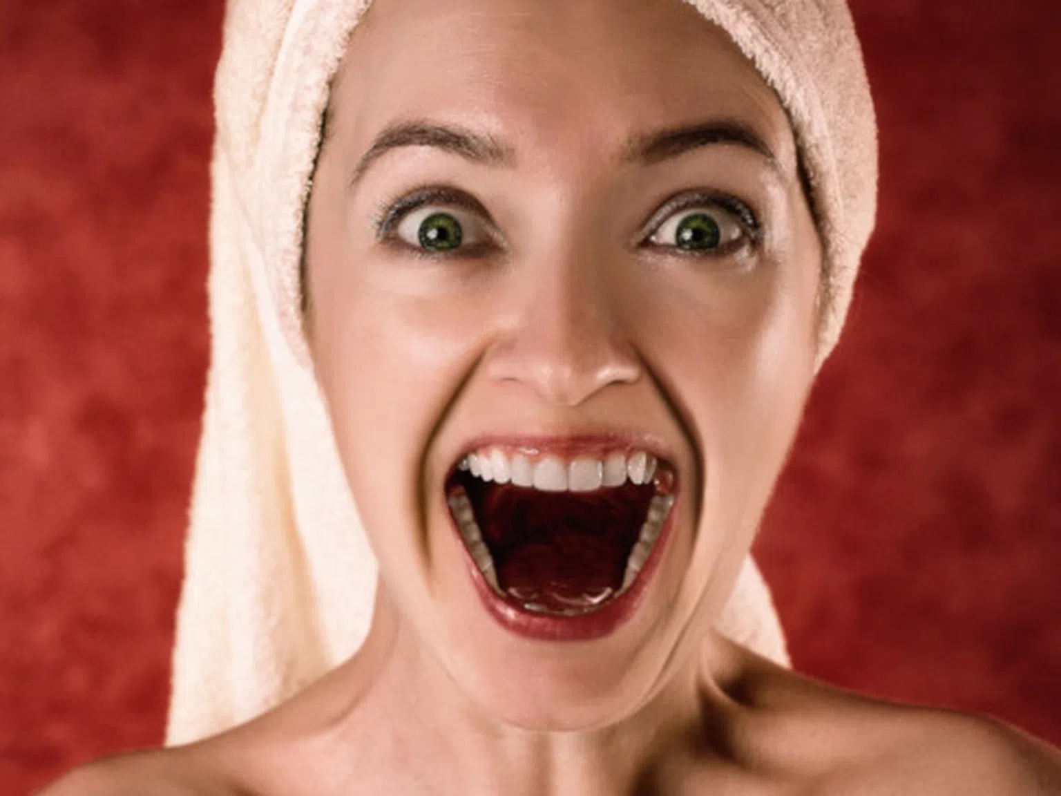 Защо жените не могат да си затварят устата? Попитайте зъболекаря си