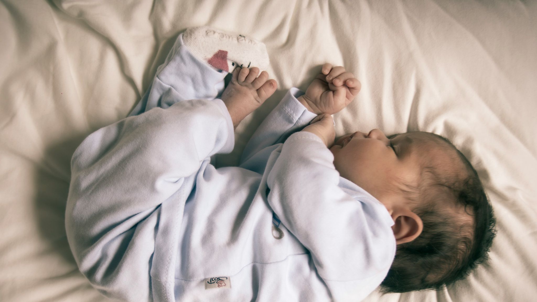 Тези 4 метода наистина работят: Как да приучим бебето да спи самичко