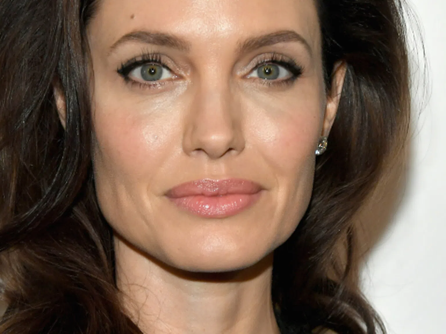 Зад красивите зелени очи: Доказателствата, че Анджелина Джоли е истински агент на FBI