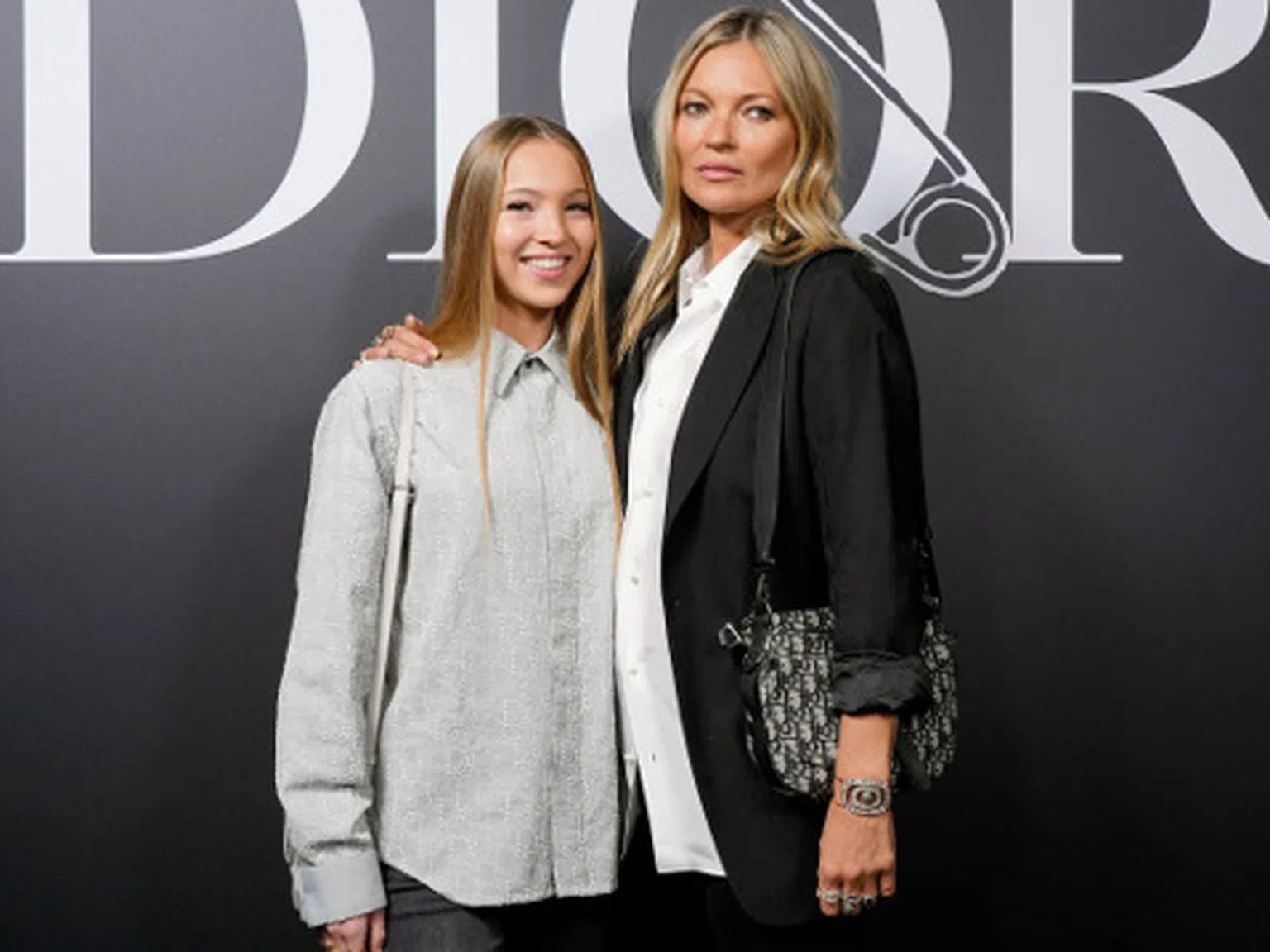 Дъщерята на Кейт Мос Лила позира за Vogue и каза, че като дете е смятала майка си за „стара“ и „скучна“