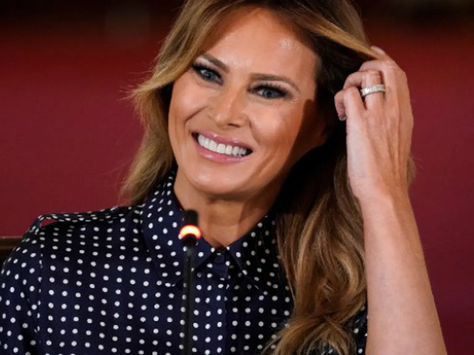 Мелания отново смая света с коледната украса на Белия дом (снимки и видео)