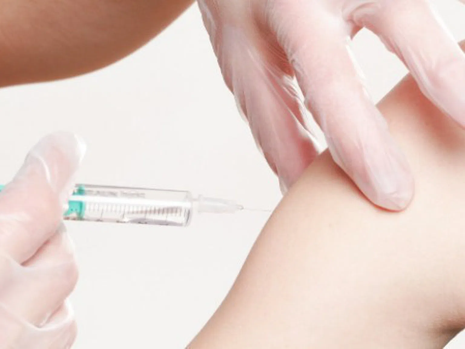 СЗО не препоръчва имунизация срещу COVID-19 с две различни ваксини