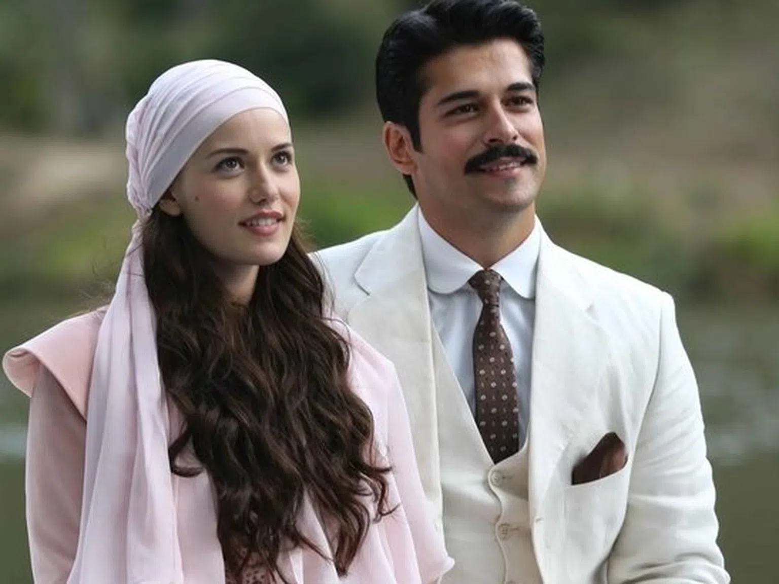 Двойките от турските сериали, чиято любов премина и в реалността