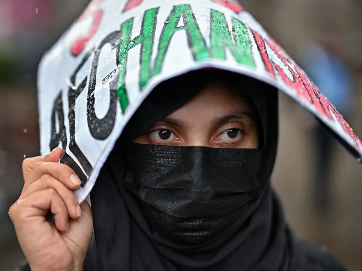 Зверствата продължават: Талибаните запалиха жена, защото не им харесвало как готви