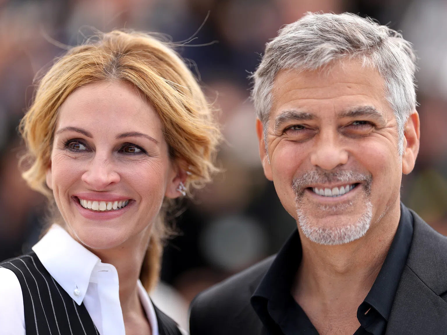Не е честно: Джулия Робъртс и Джордж Клуни повторили 80 пъти сцената с целувката в новия си филм 'Билет до рая'