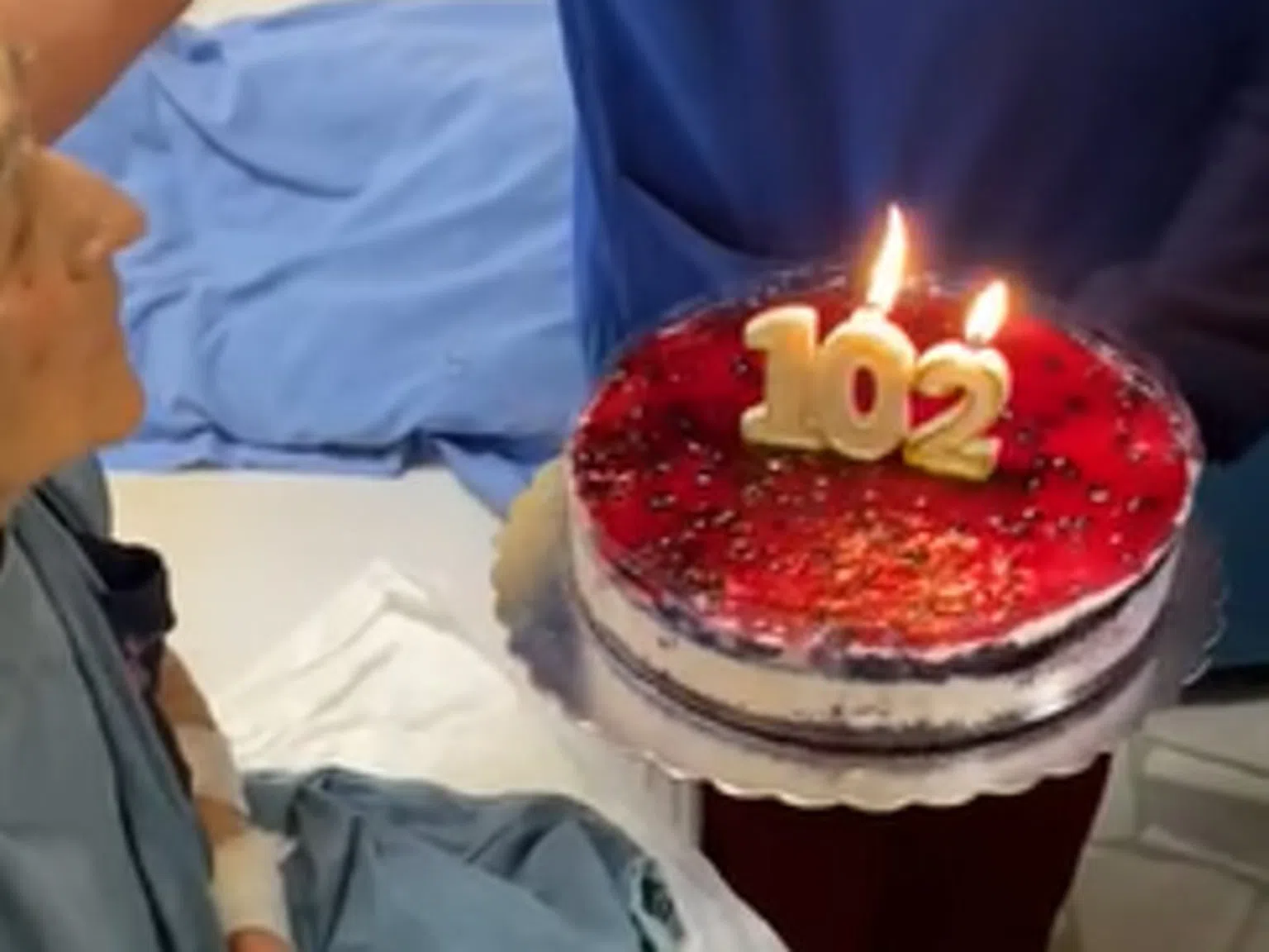 Българката, която заслужи възхищение: Да посрещнеш 102-рия си рожден ден в Пирогов (видео)