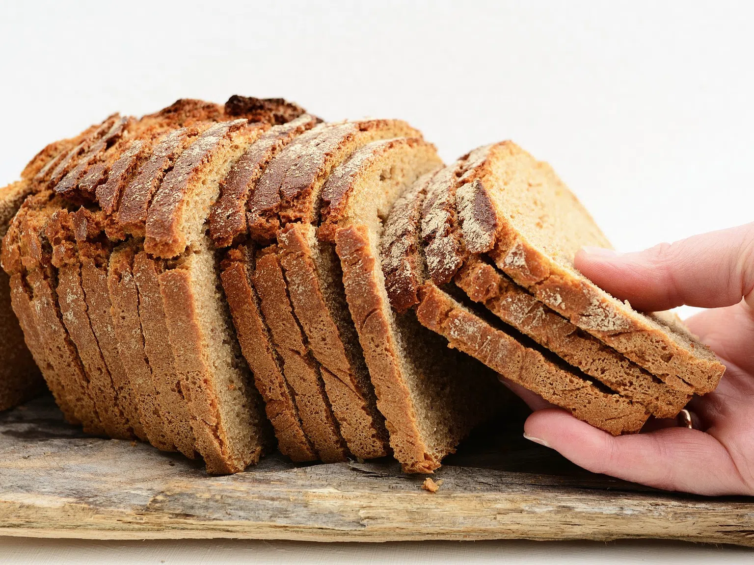 Три основателни причини да не купувате нарязан хляб