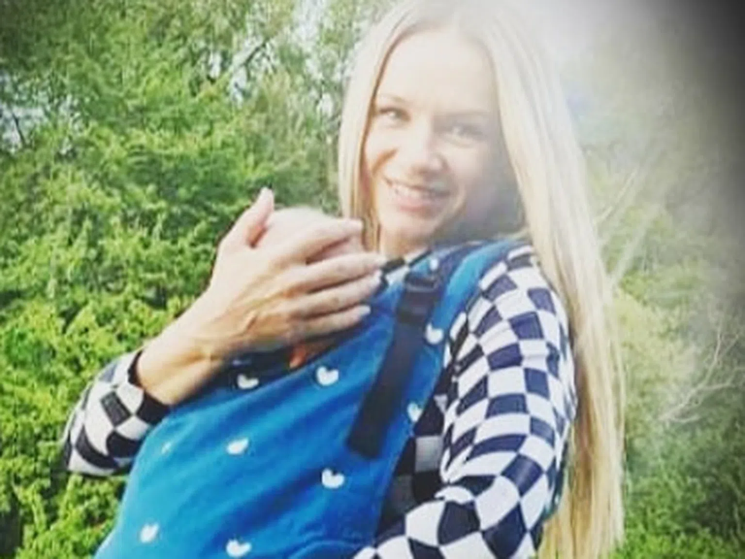 Лора Караджова тренира на пилон след раждането, стана като фиданка (снимка)