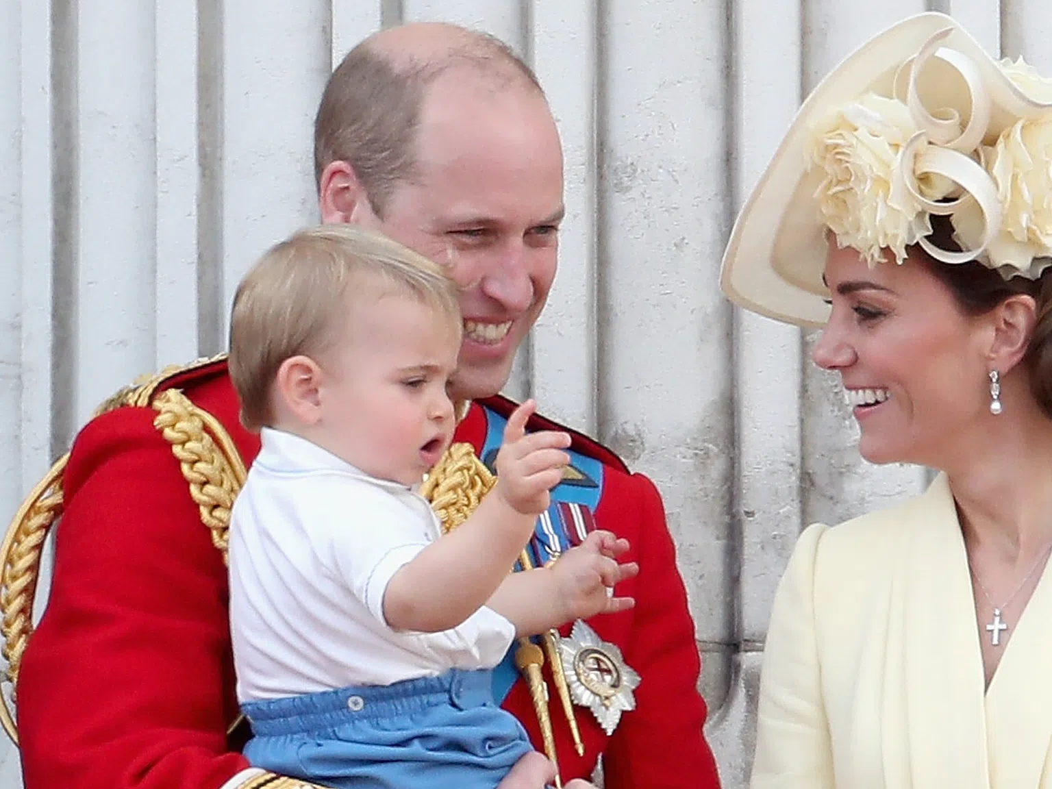 Кейт и Уилям празнуват рождения ден на принц Луи, показаха уникални снимки