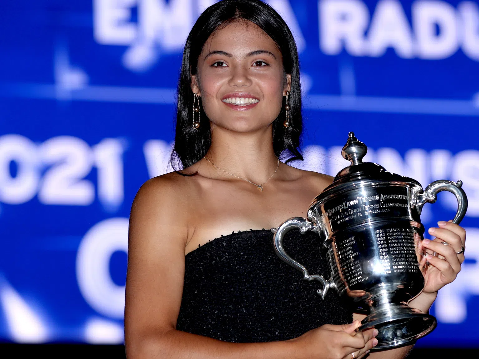 Ема Радукану - новата звезда на тенис небосклона, която грабна сърцата на феновете по света