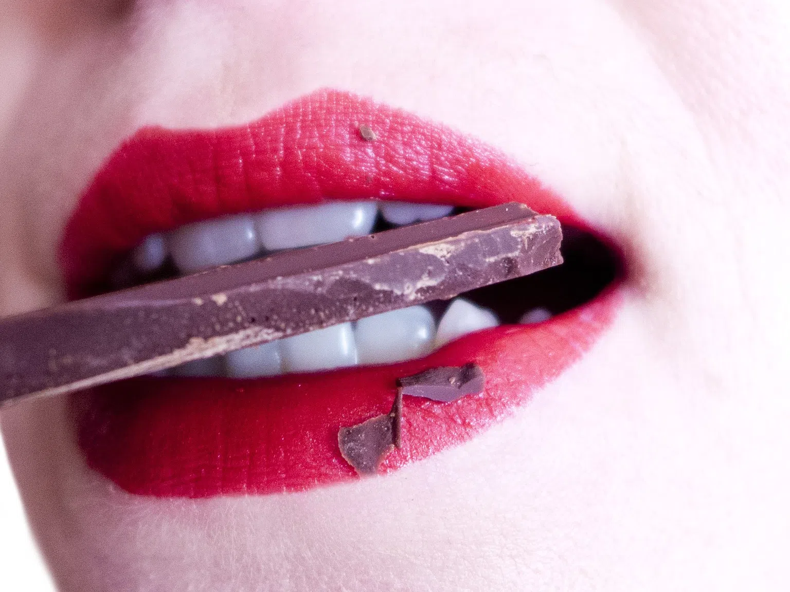 Вреди ли шоколадът на кожата?