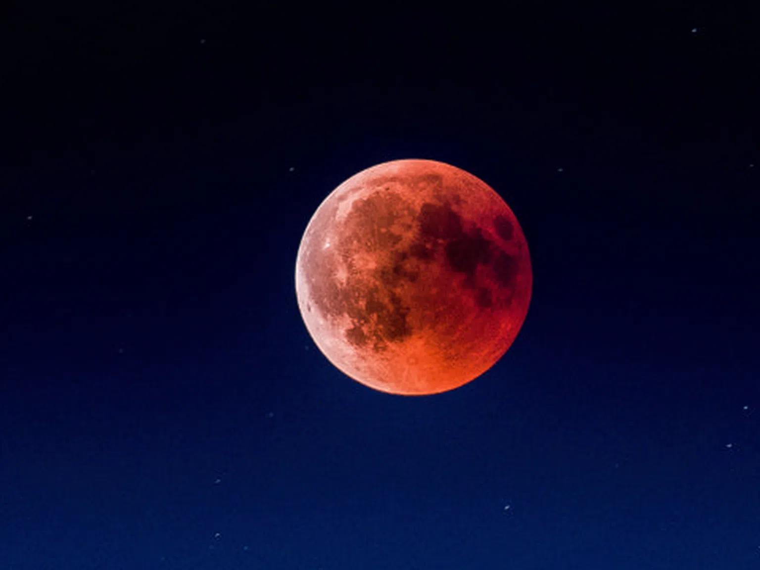 Суперлуние и кървава Луна: Вижте как ще се промени животът ви до края на май