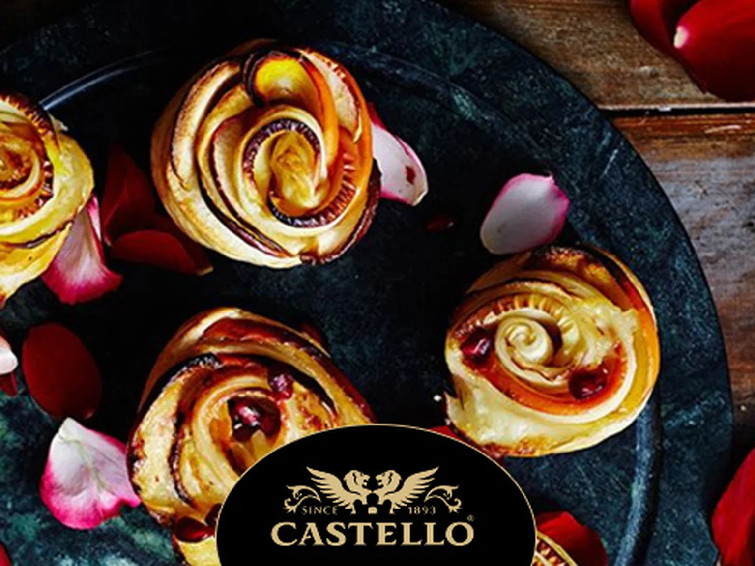 Ябълкови рози с бри Castello Extra Creamy