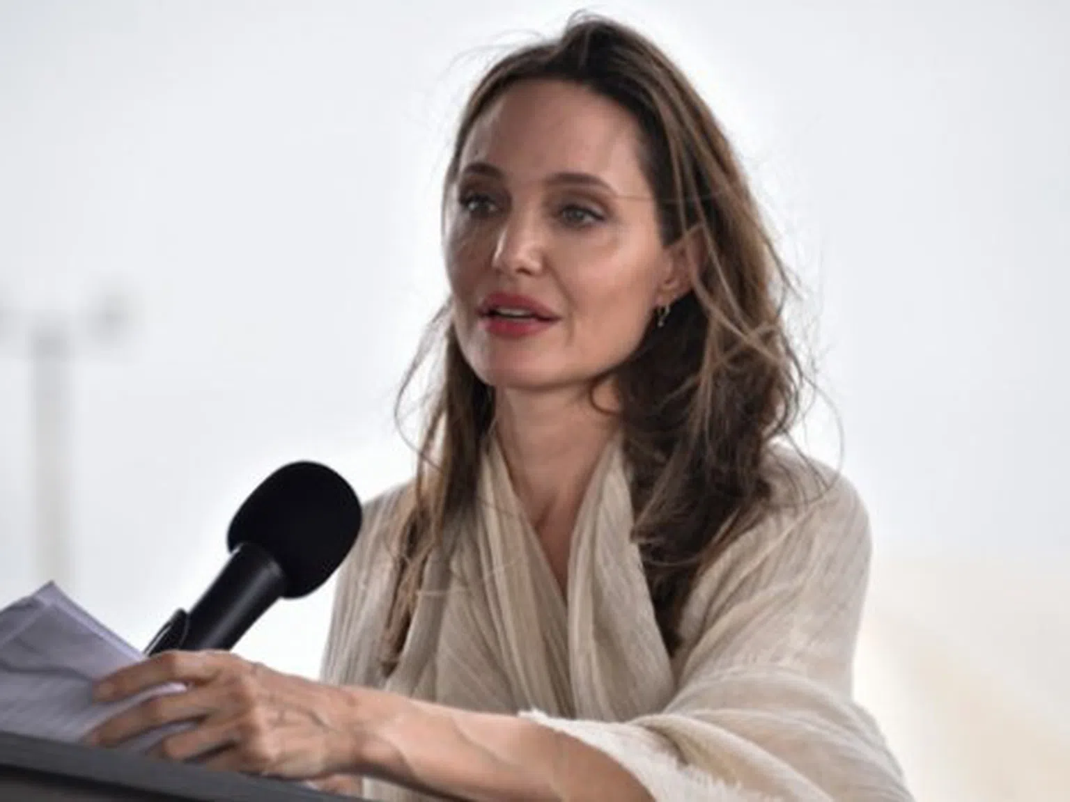 Няма да повярвате какво прави Анджелина Джоли тайно по хотелите