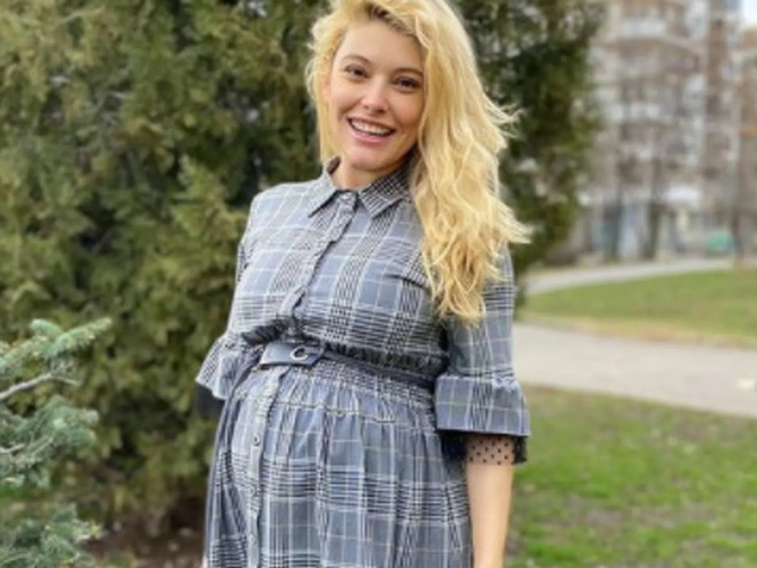 Ева Веселинова заченала инвитро, ще ражда близнаците по естествен път