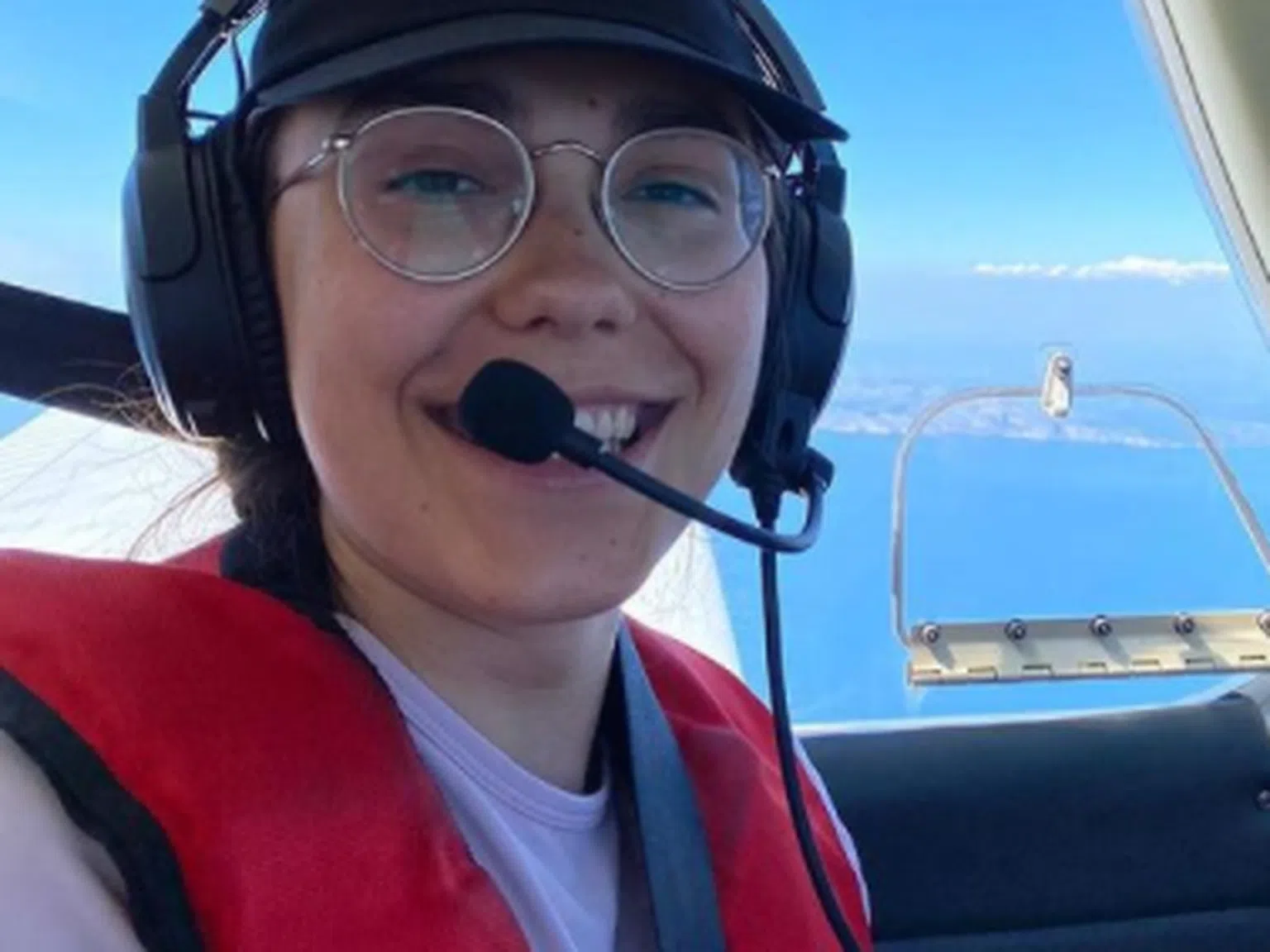 19-годишно момиче ще обиколи света със свръхлек самолет