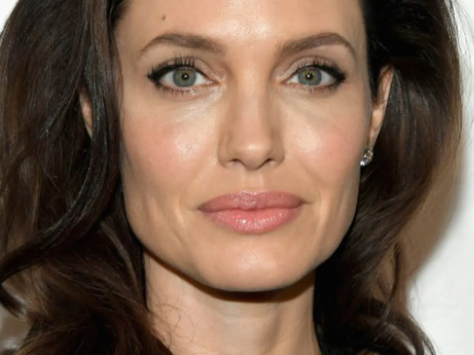 Анджелина Джоли е влязла в болница (снимки)