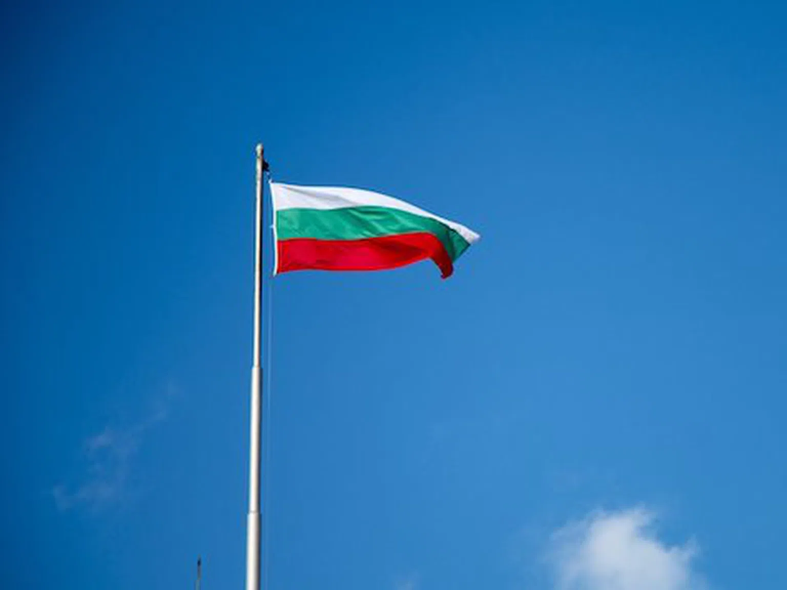 България над всичко! Долу ръцете от националния ни празник