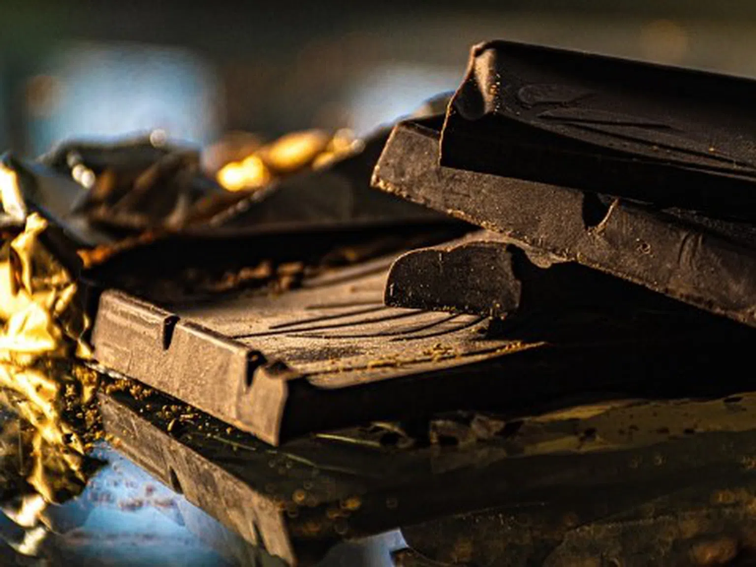 Учени: Редовното ядене на тъмен шоколад помага в превенцията на Алцхаймер