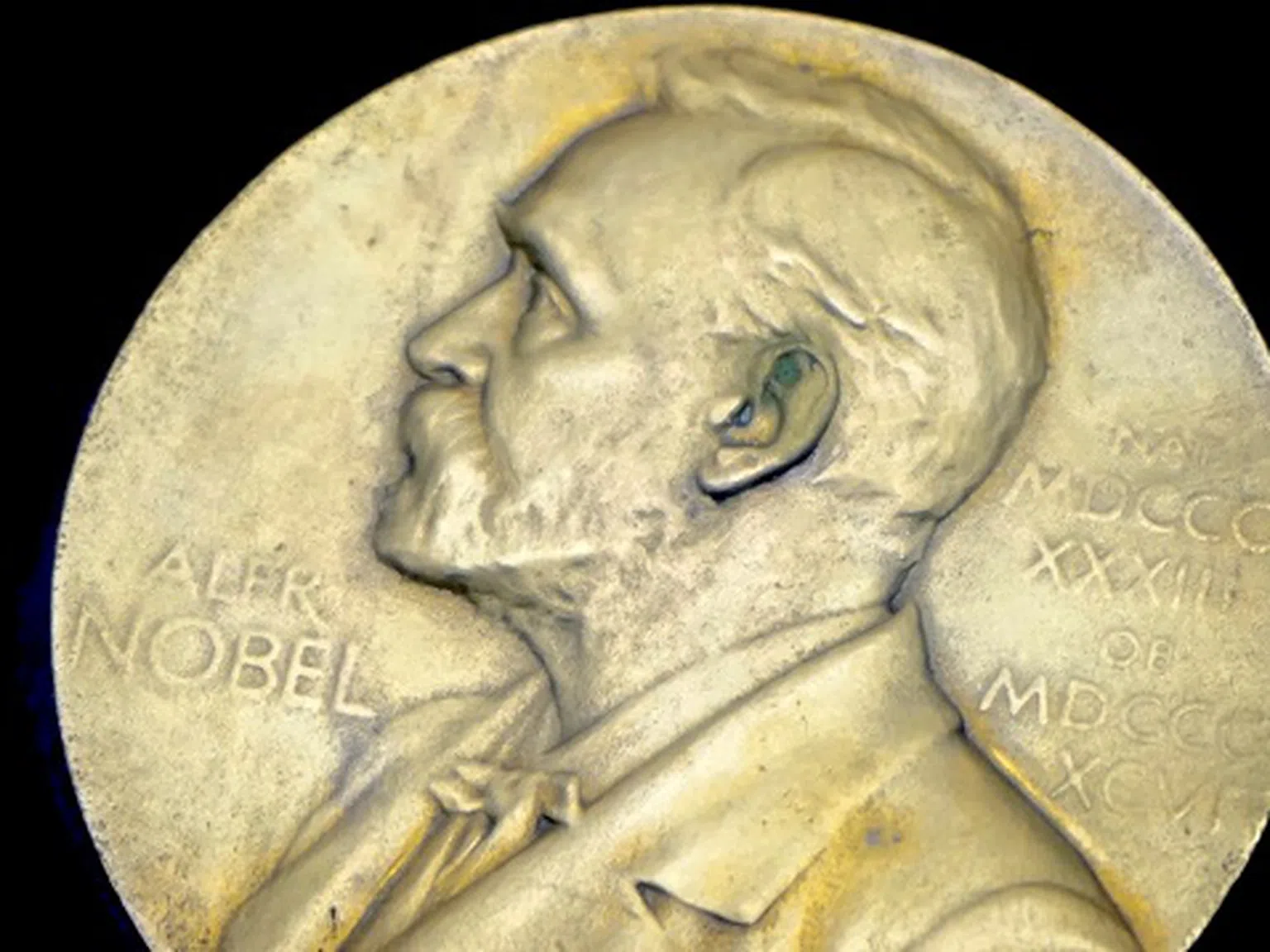 В годината на КОВИД 19 - ето кой и защо получи Нобеловата награда за медицина