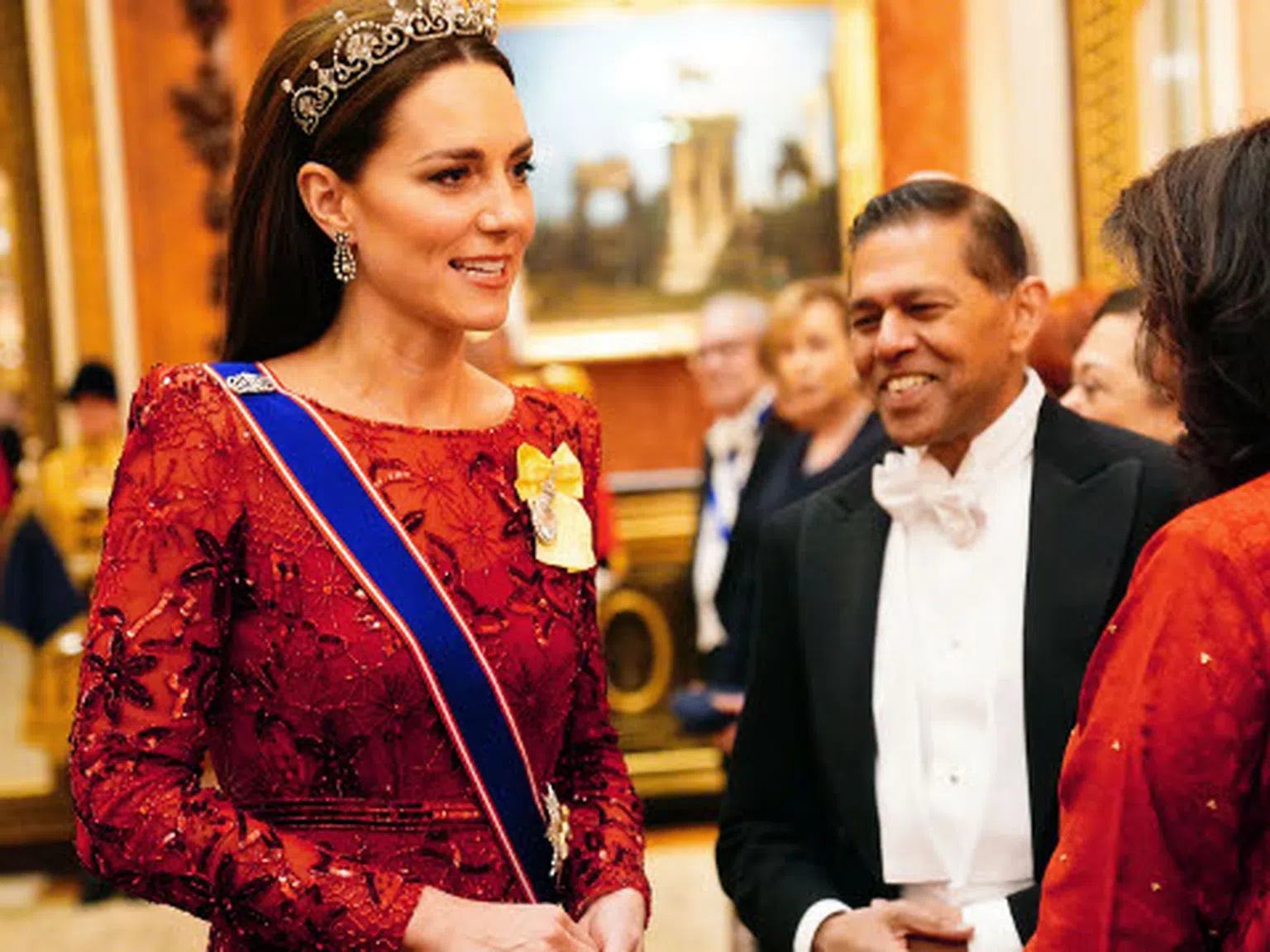 Истинската кралица: Как Кейт успя да наследи уникалния стил на Елизабет Втора (снимки)