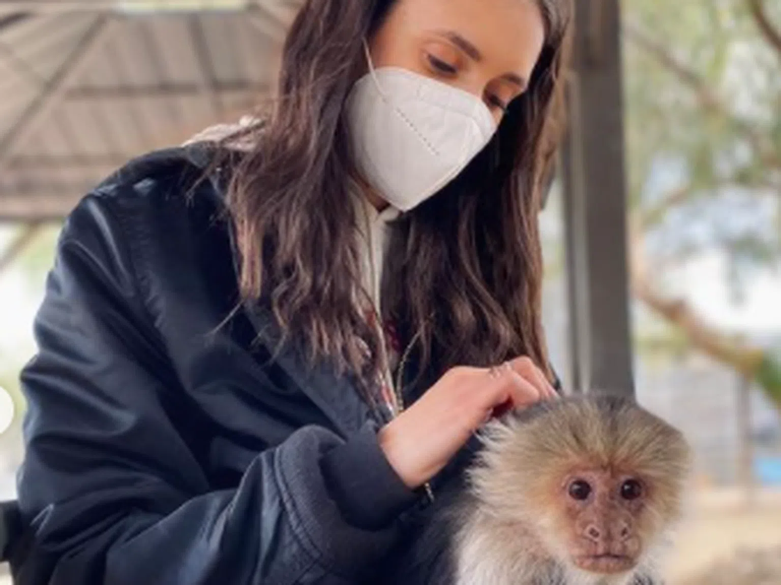 Нина Добрев просълзи феновете с умиляващи кадри от приют за животни (Снимки и Видео)