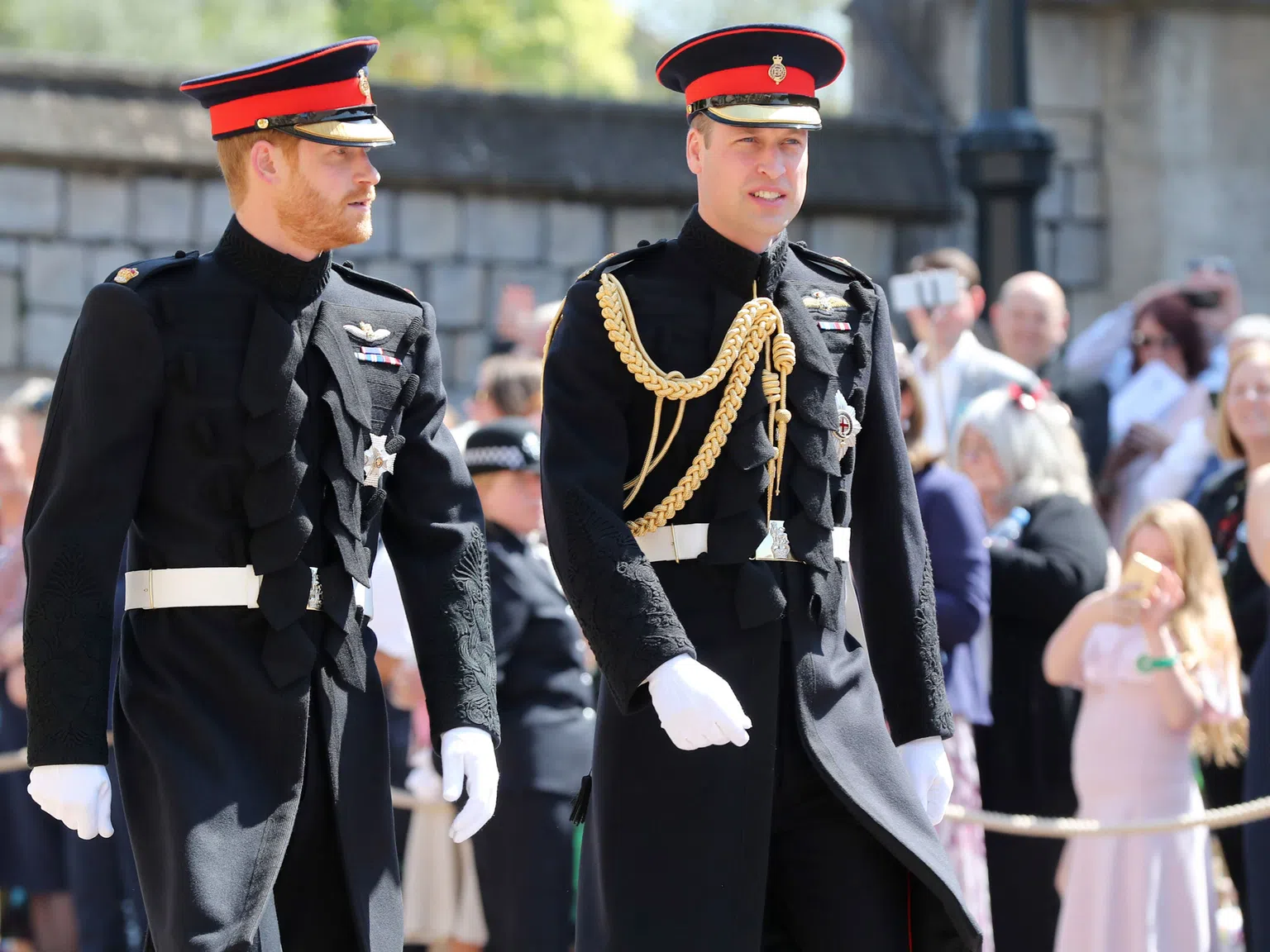 Елизабет II наруши вековна кралска традиция заради принц Хари - какво ще се случи на погребението на Филип?