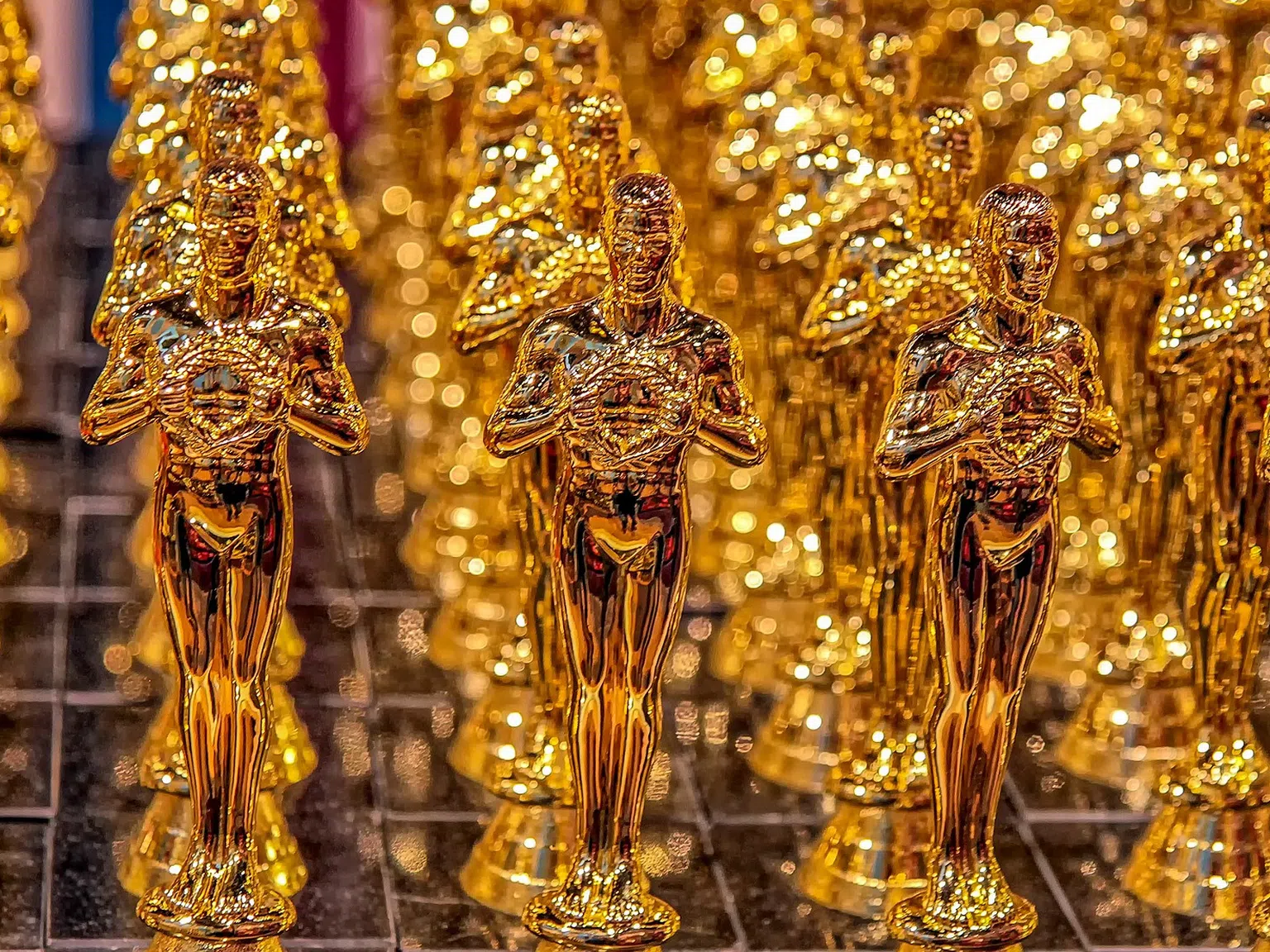 Светът наопаки: Отлагат и Оскарите догодина