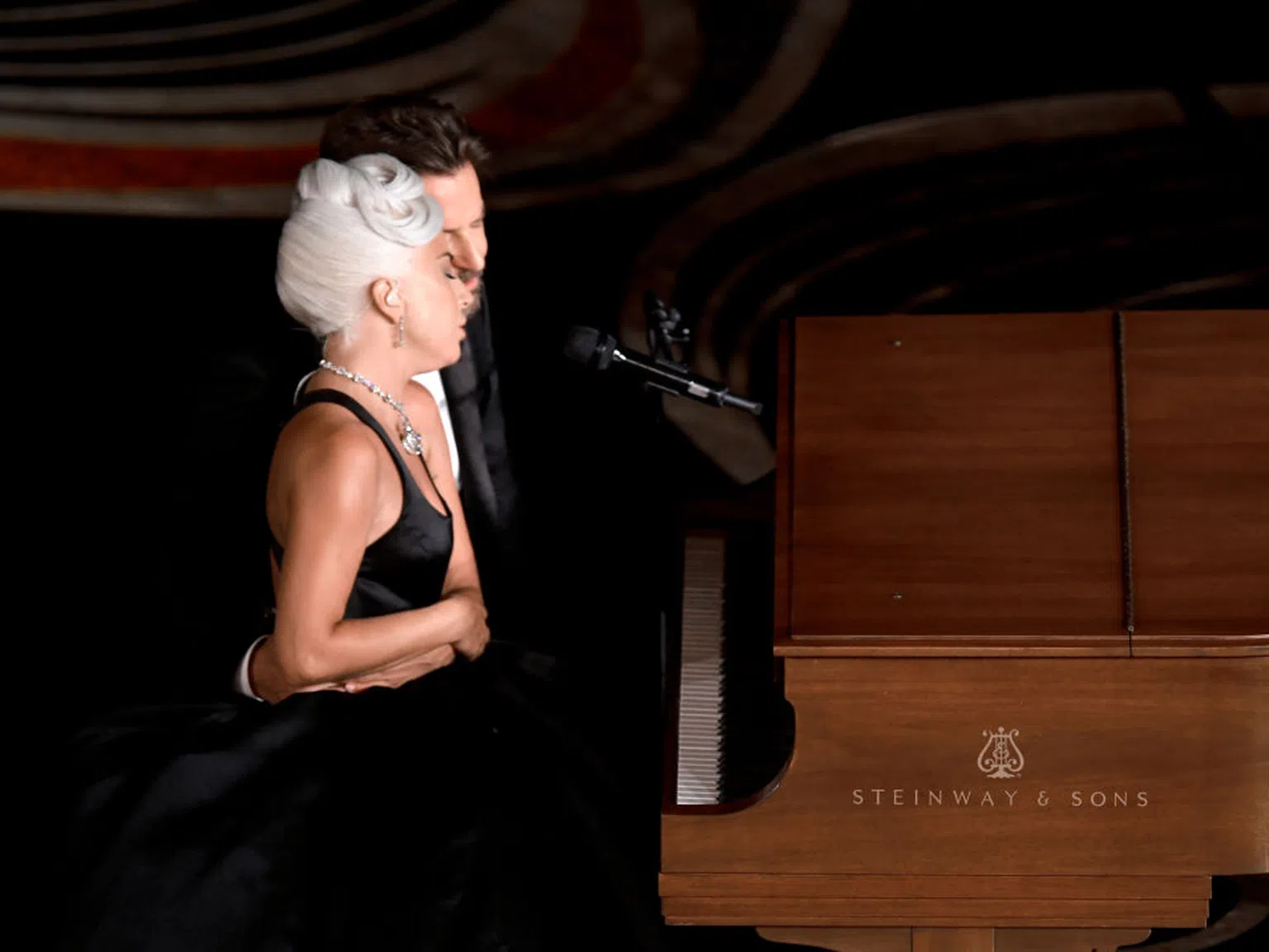 Най-накрая! Брадли Купър призна за отношенията си с Лейди Гага