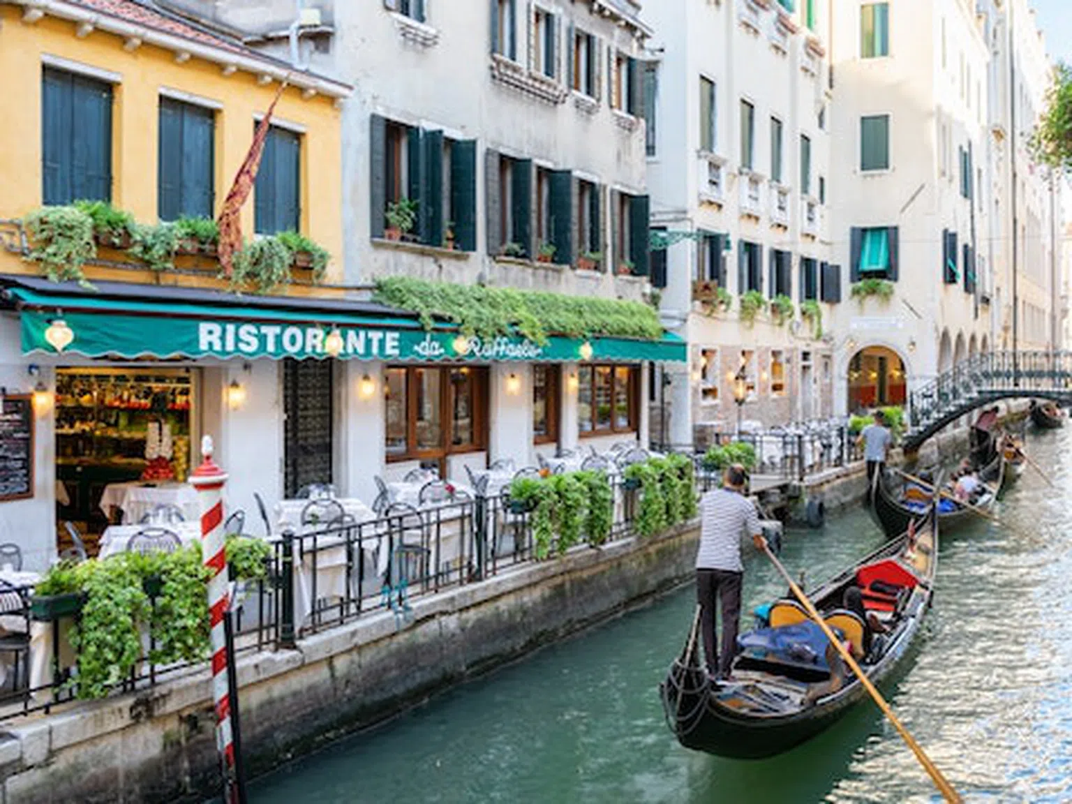 Пролет във Венеция - градът на романтиката обмисля нови правила за достъп на туристи от догодина