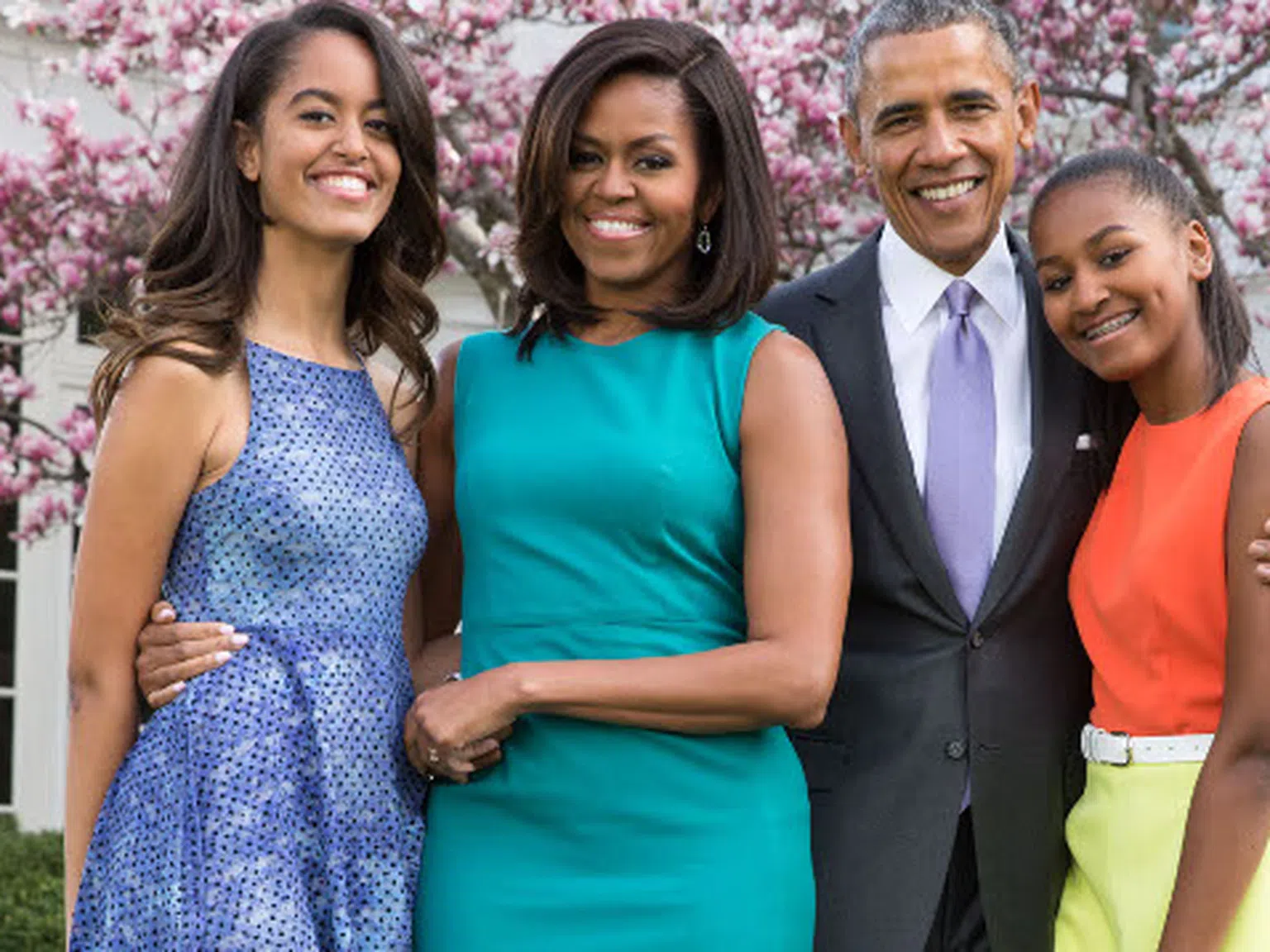 Малия - дъщерята на Обама влиза в Холивуд, води гаджето си да живее с мама и тате