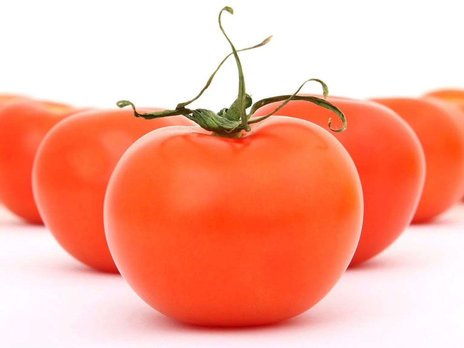 Лекар посочи болестите, от които ни предпазват доматите