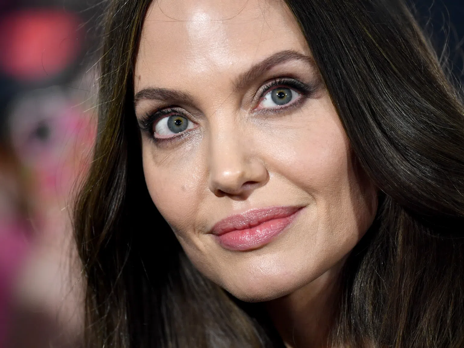 Анджелина Джоли се похвали, че може да стреля с бойно оръжие