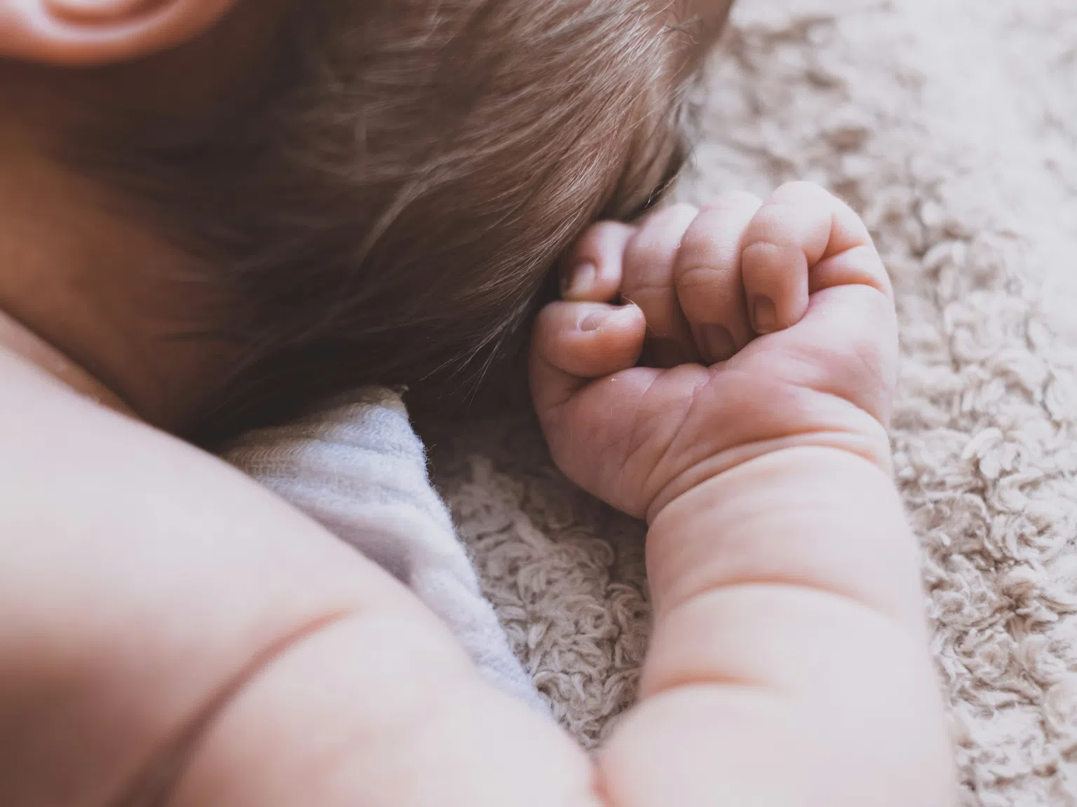 Първите дни от живота: Какво се случва с бебето 7 дни след раждането?