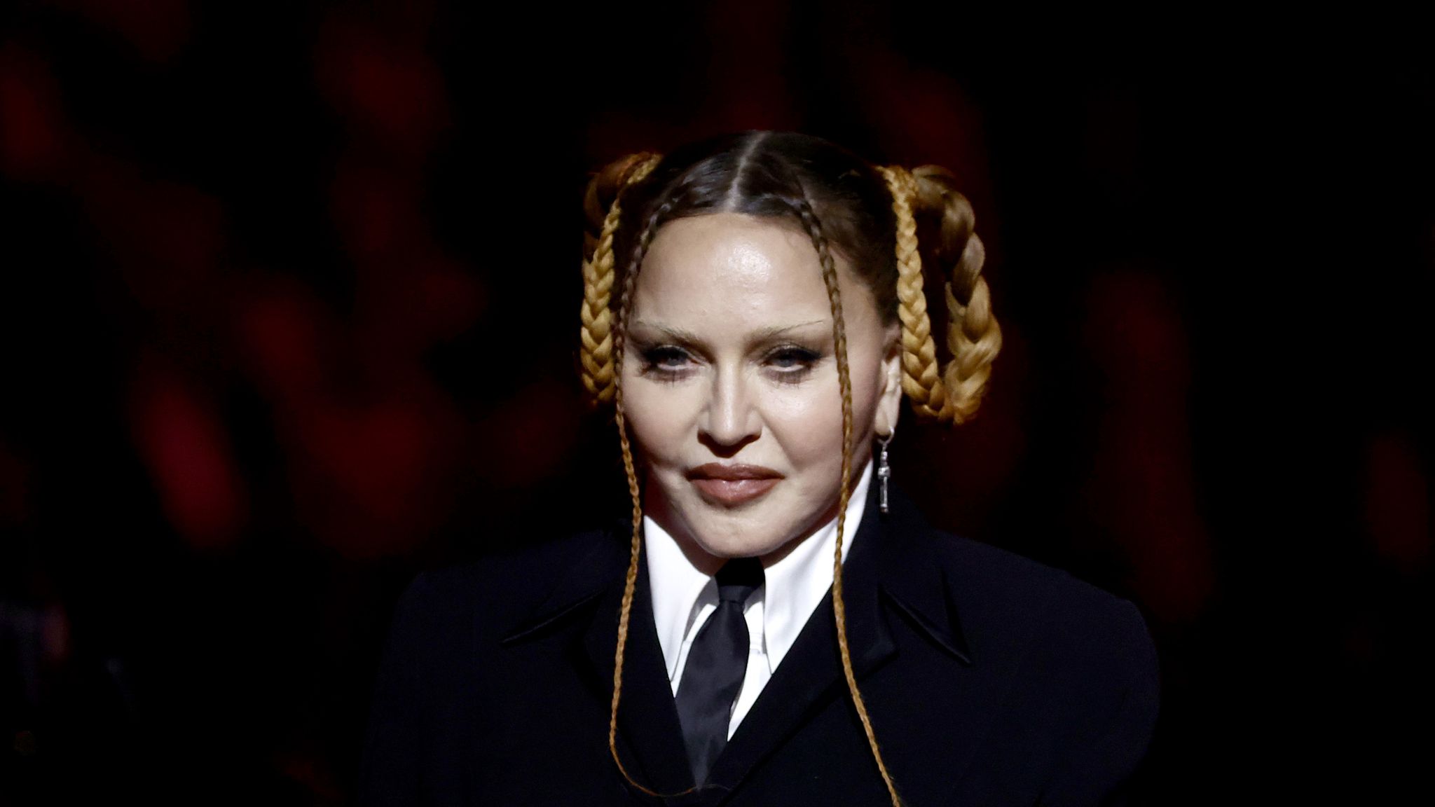 След раздялата: Мадона не си поплюва, заби 34-годишен боксьор