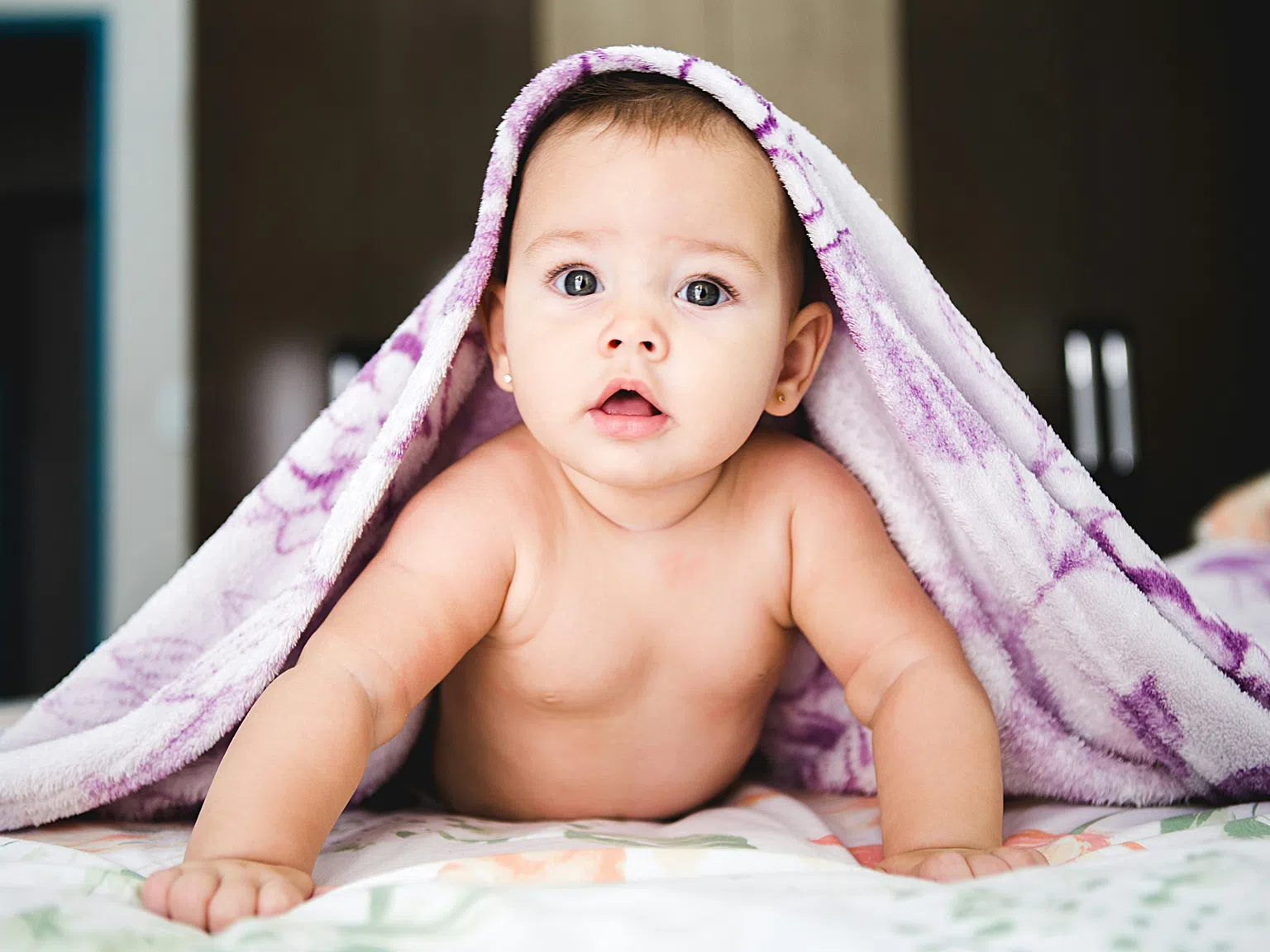 Какво усеща бебето в първите дни и седмици след раждането си?