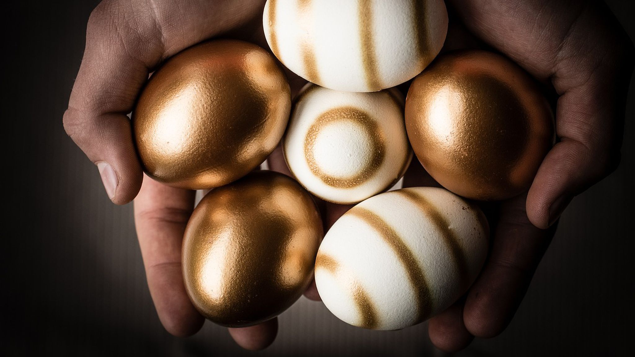 Как да сварим яйцата за Великден, без да се пукнат: Изпитани съвети и трикове