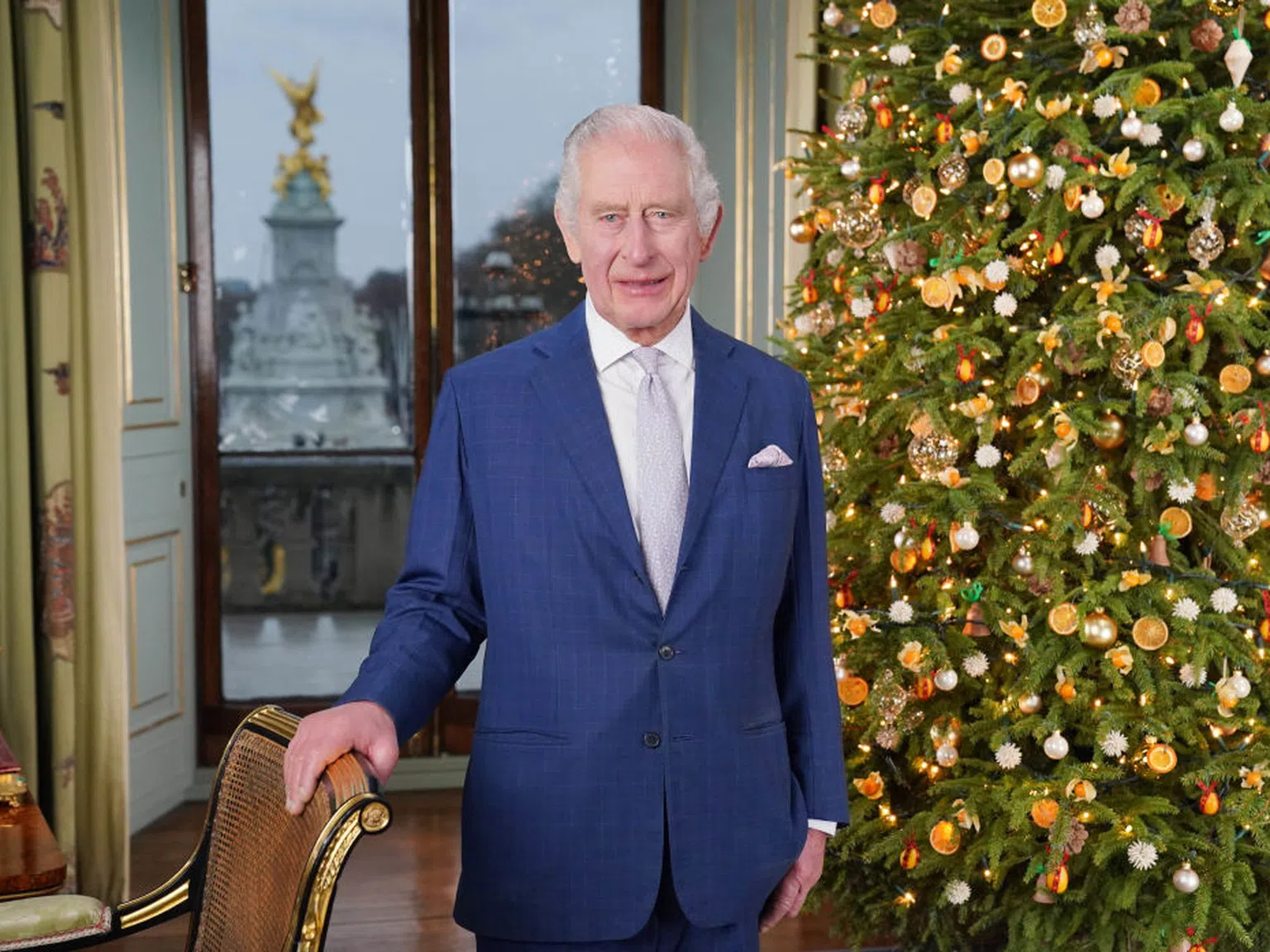 Всеки момент: 75-годишният крал Чарлз ще „абдикира“, за да направи път на принц Уилям