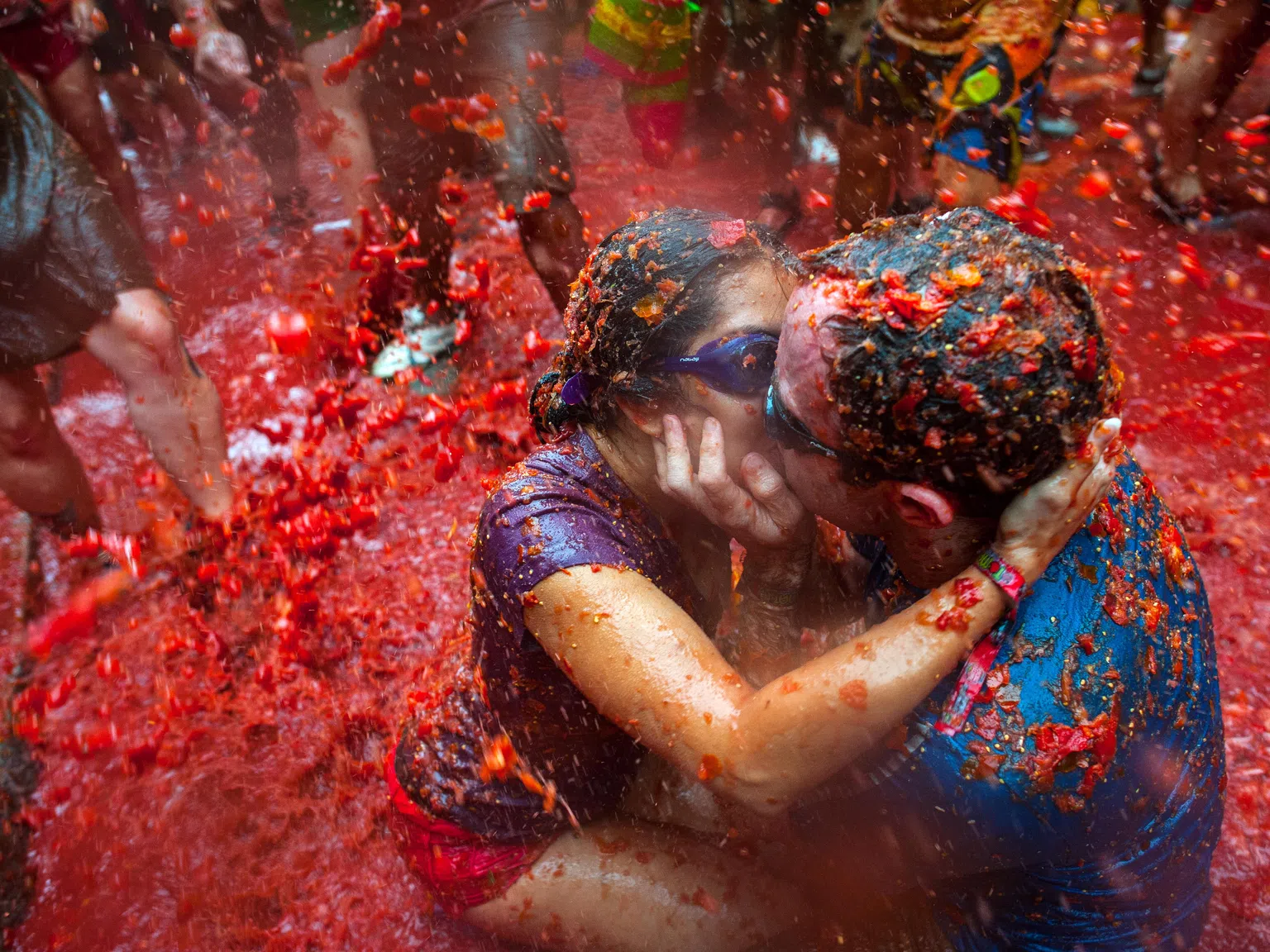 15 000 души влязоха в битка на фестивала "Томатина" - най-големия бой с домати в света